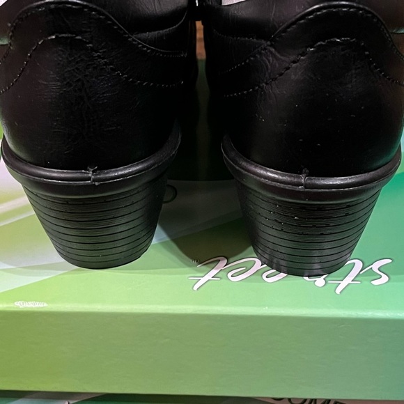 Easy Street Black booties - Picture 8 of 11